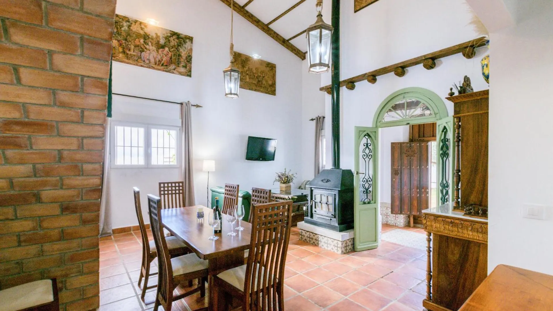 Lovely Home In Constantina